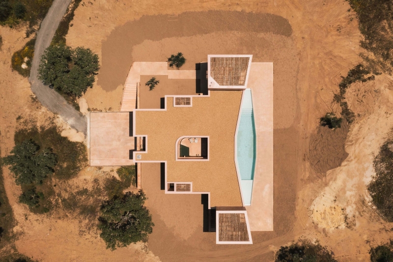 Дом с бассейном в Португалии
