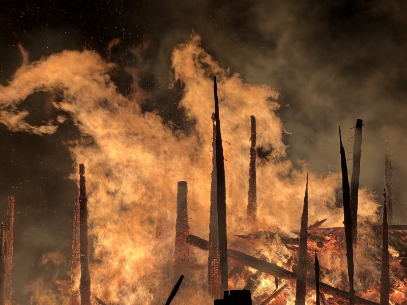 Масленица в Николе-Ленивце: фоторепортаж про сожжение “Вавилонской башни”