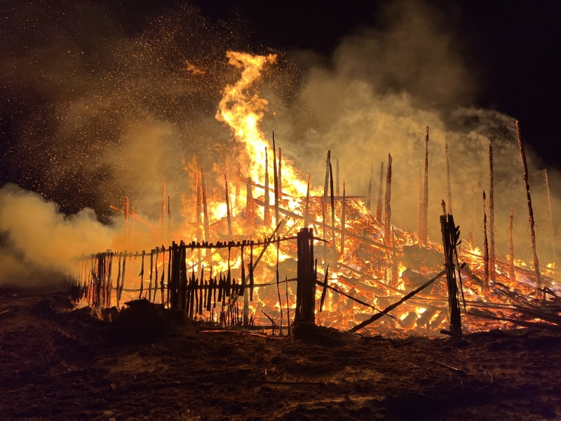 Масленица в Николе-Ленивце: фоторепортаж про сожжение “Вавилонской башни”