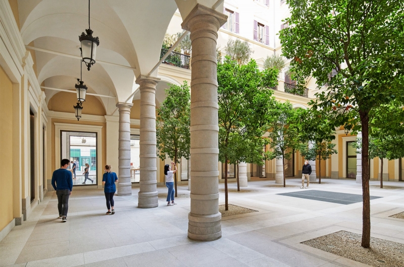 Новый магазин Apple в здании исторического палаццо в Риме