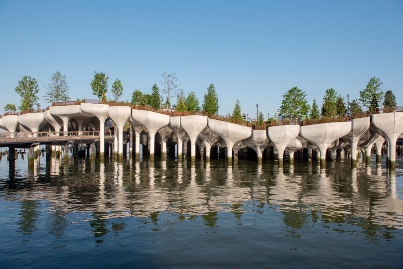 В Нью-Йорке открылся парк на воде по проекту Томаса Хизервика