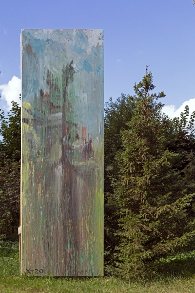 В парке Малевича открылся ленд-арт-проект “Белый лес”