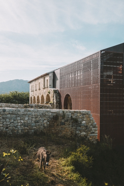 Восстановленный монастырь на Корсике
